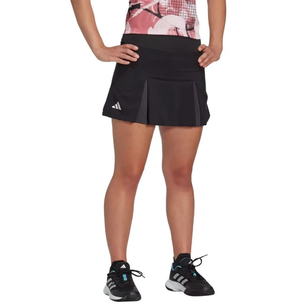 AEROREADY Train Essentials Minimal Branding V-Neck Tee