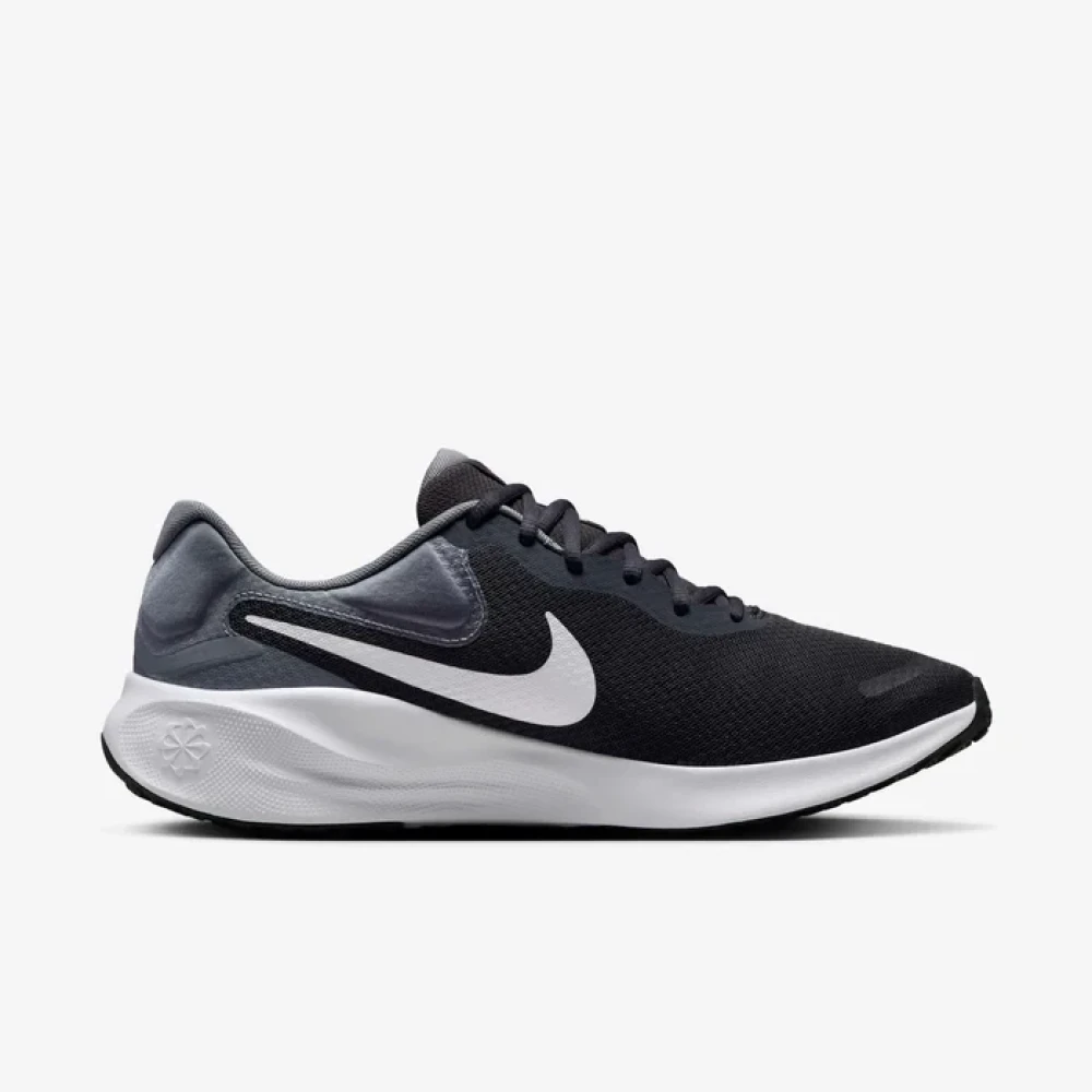 Nike Revolution 7