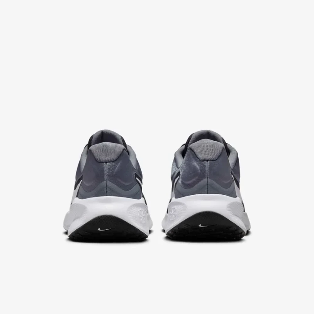 Nike Revolution 7