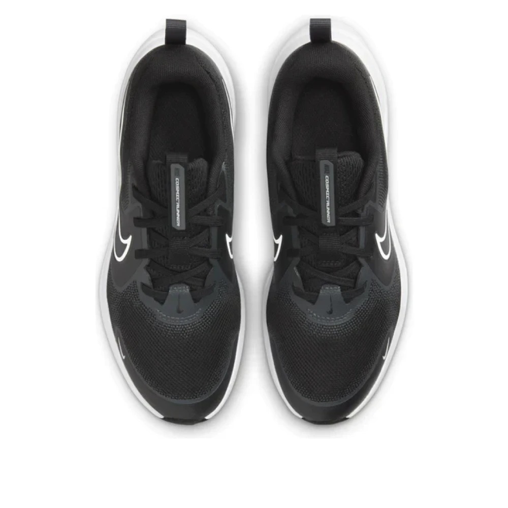 Nike Cosmic Runner